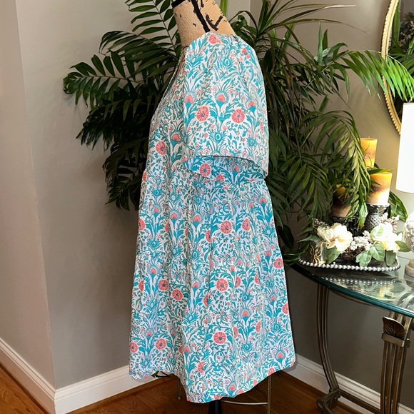 Crown & Ivy Floral V-Neck Mini Dress in Teal Blue and Pink size Medium 🌸 - Picture 4 of 11